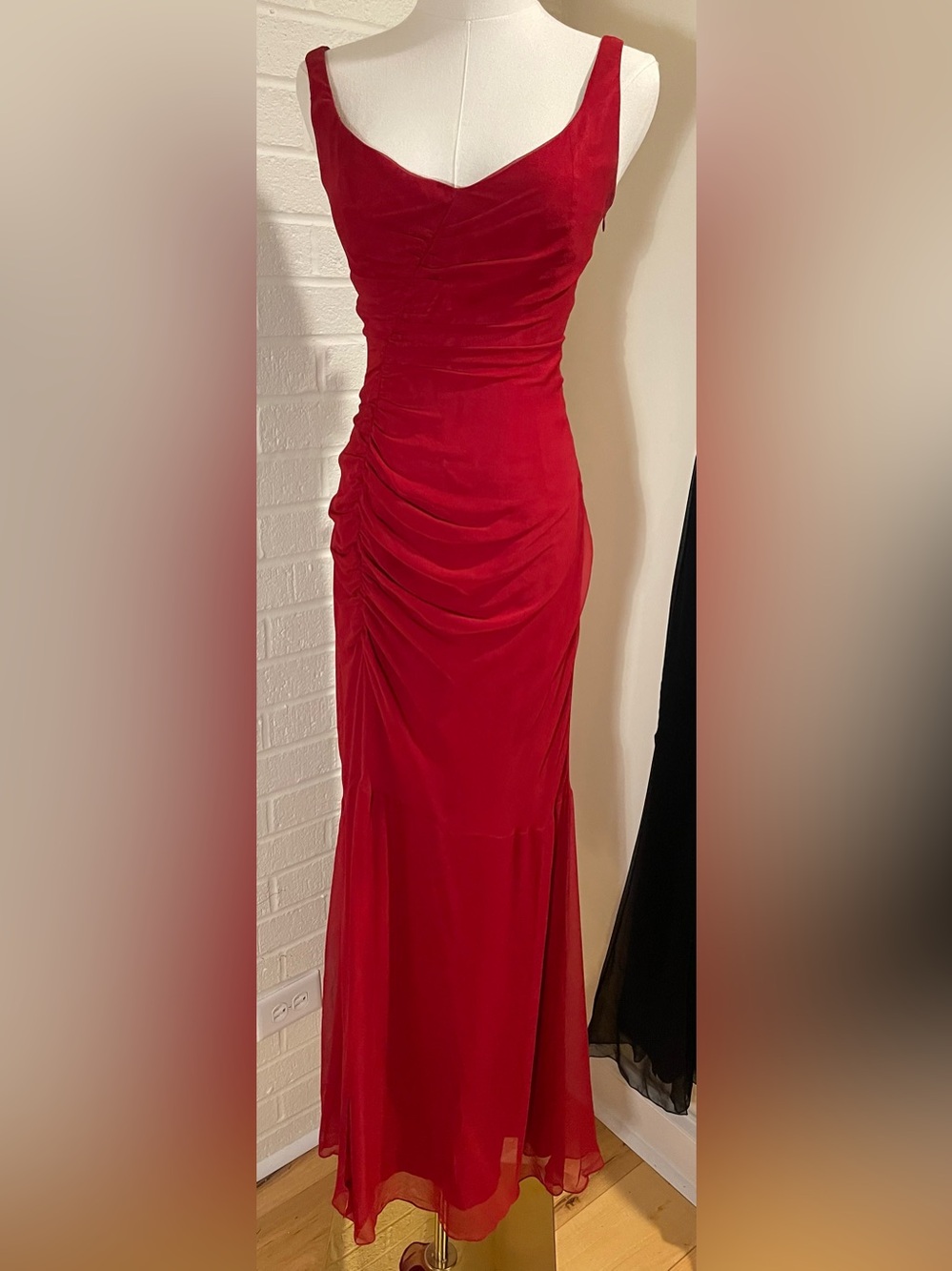 Elie Tahari Red Silk Ruched Maxi Gown Evening Dress Size 6